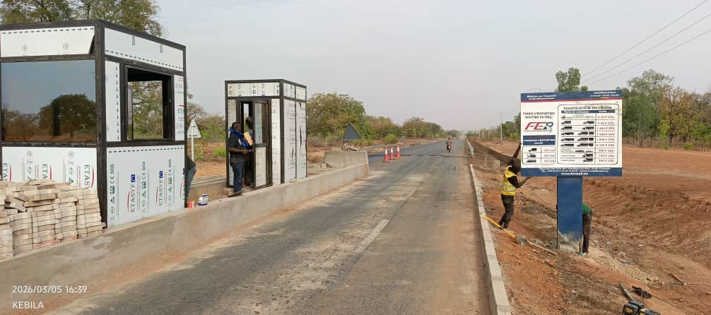 [Sample] Pedestrian steel footbridge